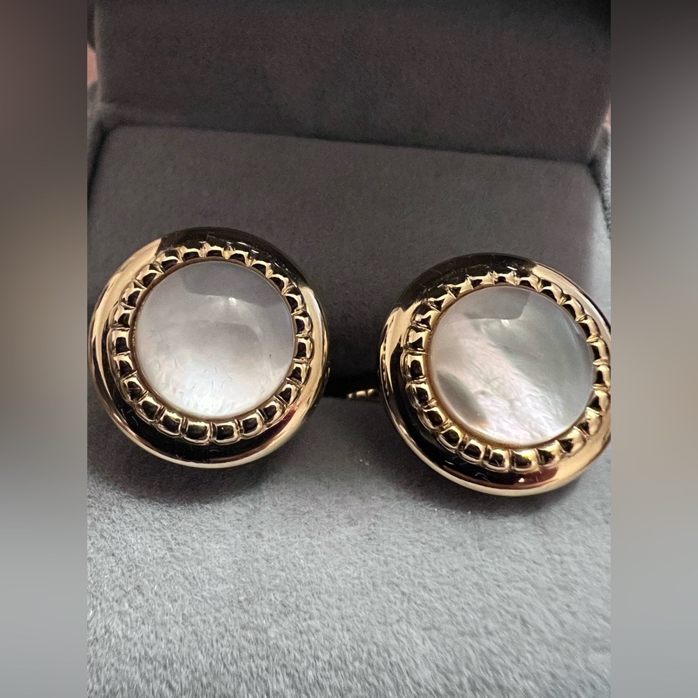 Burberry Elegant Gold and White Cufflinks